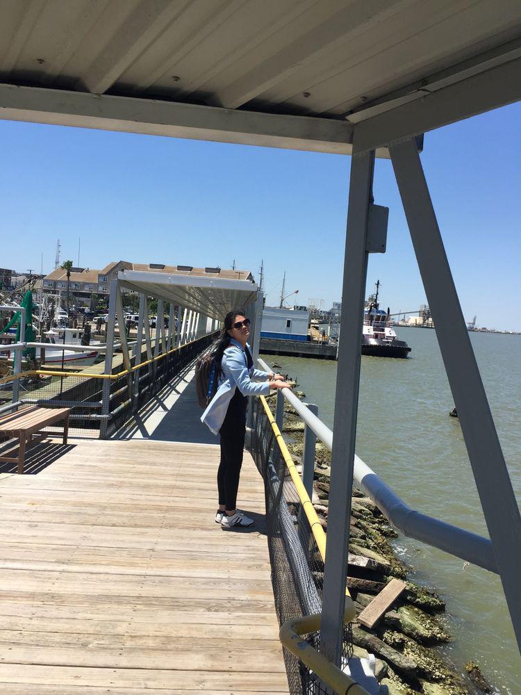 終于到了：勘探鉆井采油平臺的通道上！