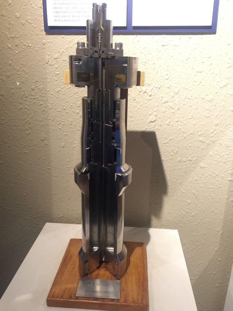 勘探鉆井采油平臺上專用的：炮筒式氣槍剖面圖！