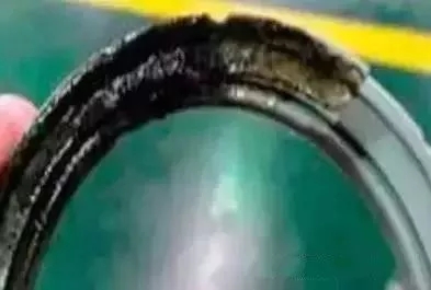 挖機油封的燒焦故障現象