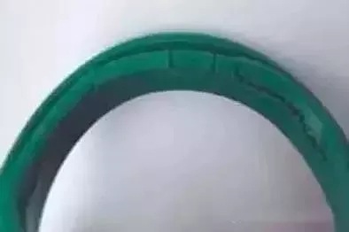 挖機密封件之五“硬化、龜裂”現(xiàn)象故障