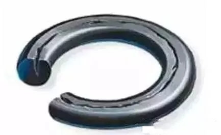 挖掘機密封件“過度壓縮”現象圖