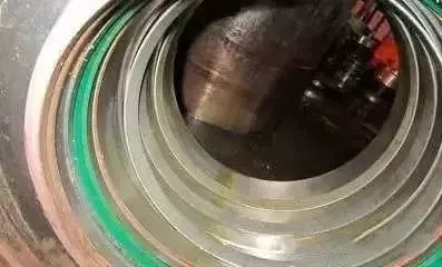 挖掘機密封件“系配合面材質和粗糙度的影響”現象圖