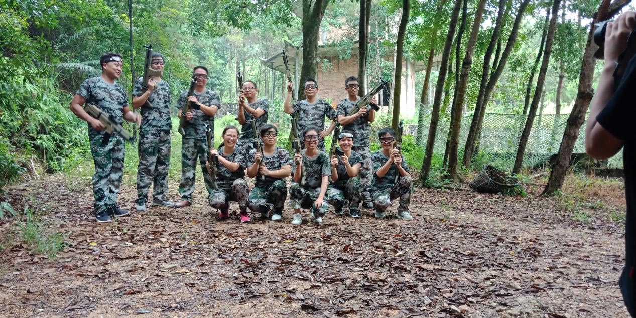 東晟人團(tuán)隊(duì)玩真人CS野戰(zhàn)游戲 東晟人團(tuán)隊(duì)玩真人CS野戰(zhàn)游戲