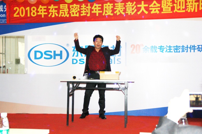 倉庫主管的《魔術》表演