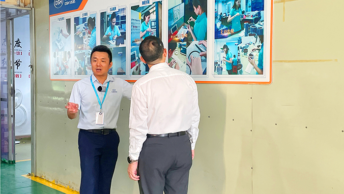 2質檢部與倉庫牛商央視財經評論員單仁與東晟密封件胡燕林  (1)