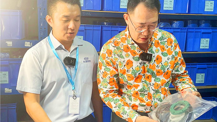 2質檢部與倉庫牛商央視財經評論員單仁與東晟密封件胡燕林  (1)