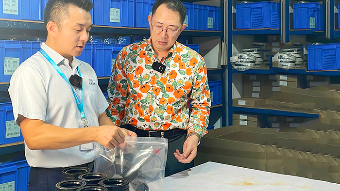 2質檢部與倉庫牛商央視財經評論員單仁與東晟密封件胡燕林  (1)