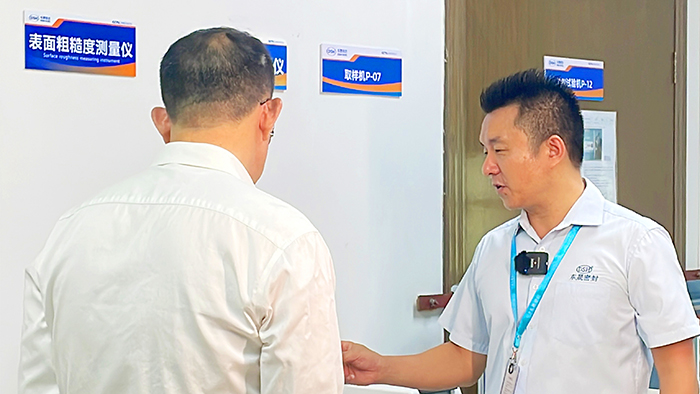 3實驗室與產品展覽室牛商央視財經評論員單仁與東晟密封件胡燕林  (1)