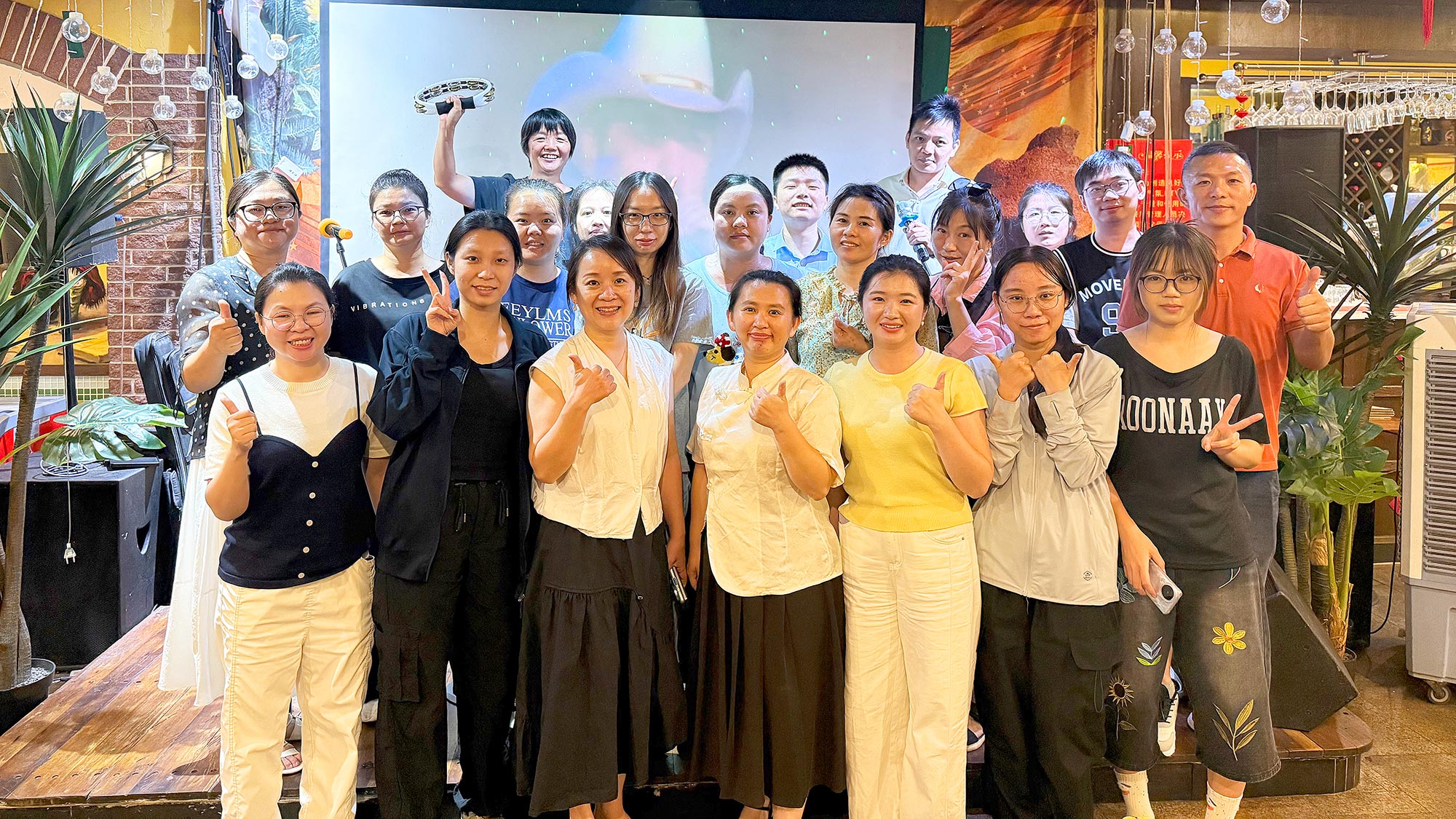 2025牛商爭霸圓滿收官暨：東晟“松山湖徒步·團隊聚餐”！