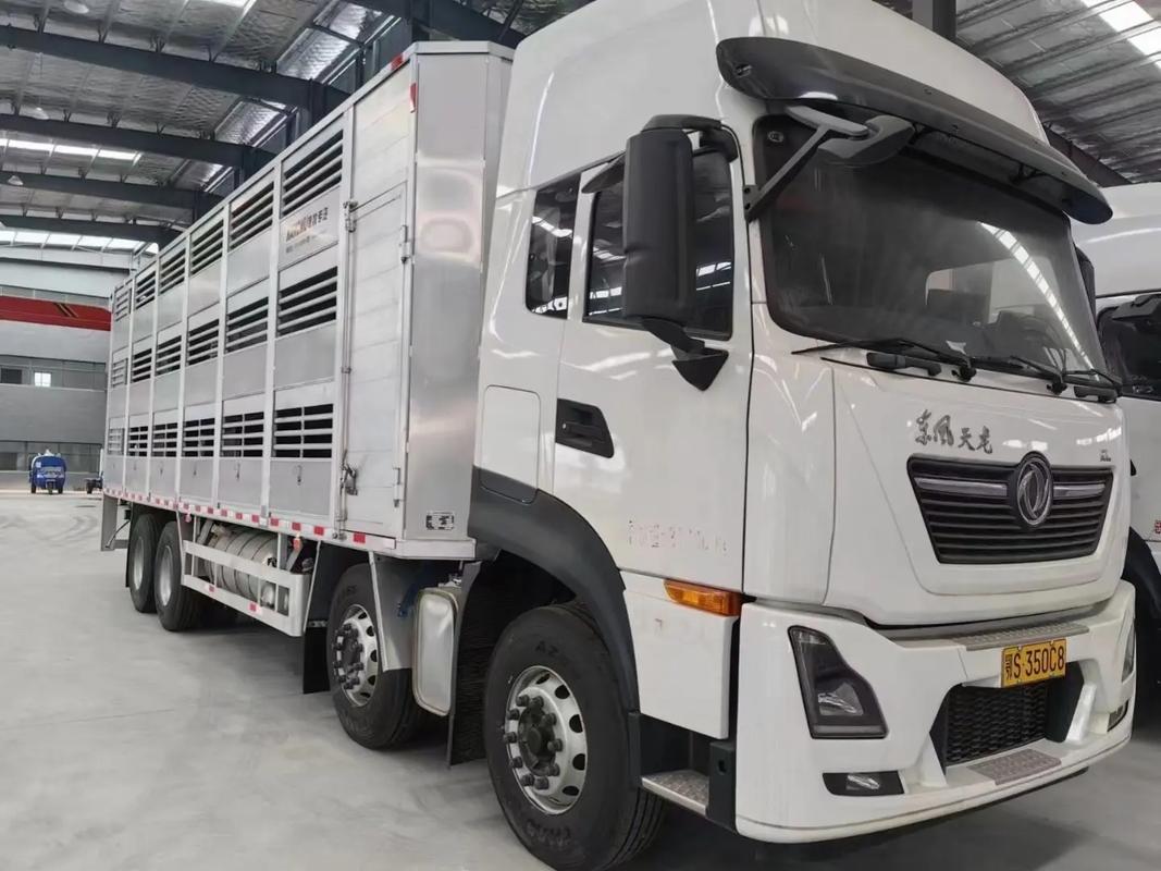 恒溫技術(shù)新巔峰 天龍國(guó)五9.6米畜禽運(yùn)輸車詳解